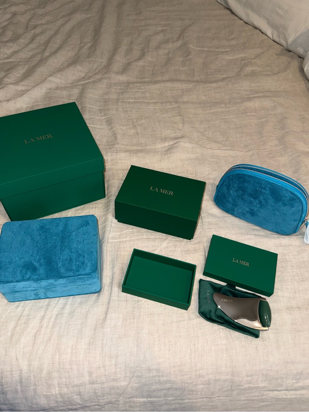 La Mer Gua Sha with boxes brand new